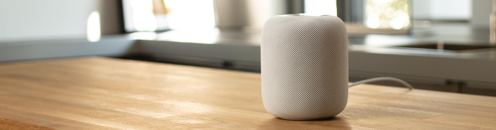HomePod platziert auf Tisch