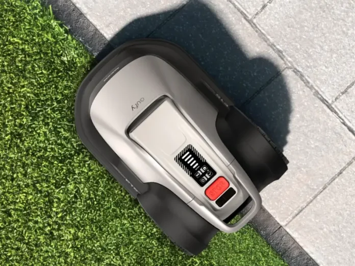 eufy E15 Mähroboter mit KI-Kamera schneidet die Rasenkante auch ohne Begrenzungsdraht