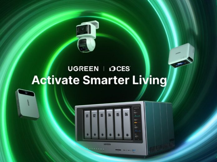 UGREEN SynCare CES 2026 Ankündigung: ein silbernes 6-Bay-NAS, eine Überwachungskamera und andere hellgraue Smart-Geräte. Die Produkte schweben vor einem dunkelgrünen Hintergrund mit wirbelnden Neonlichtlinien. Text: „Activate Smarter Living” (Aktivieren Sie smarteres Leben).