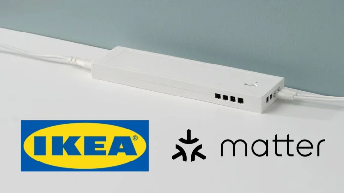 Ikea DUBBELKISEL LED-Treiber für Küchenbeleuchtung auf dem Küchenschrank – darunter das Ikea-Logo und das Matter-Logo.
