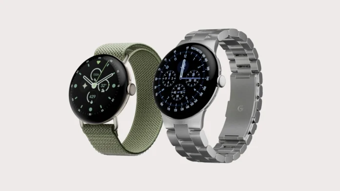 Zwei Pixel Watch 5-Smartwatches werden vor einem neutralen Hintergrund mit einem grünen gewebten Armband und einem silberfarbenen Metallgliederarmband gezeigt.