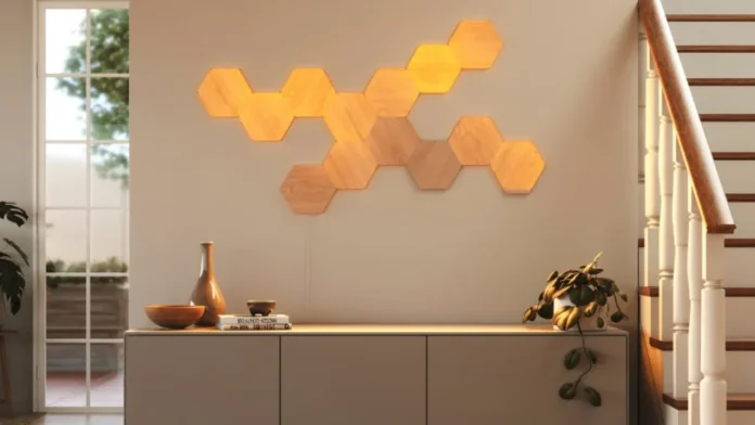 Nanoleaf Elements Wandleuchten aus Holz in Sechseckform für ein stimmungsvolles und modernes Interieur.