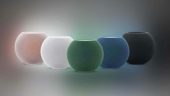 HomePod mini Lautsprecher in verschiedenen Farben nebeneinander aufgereiht