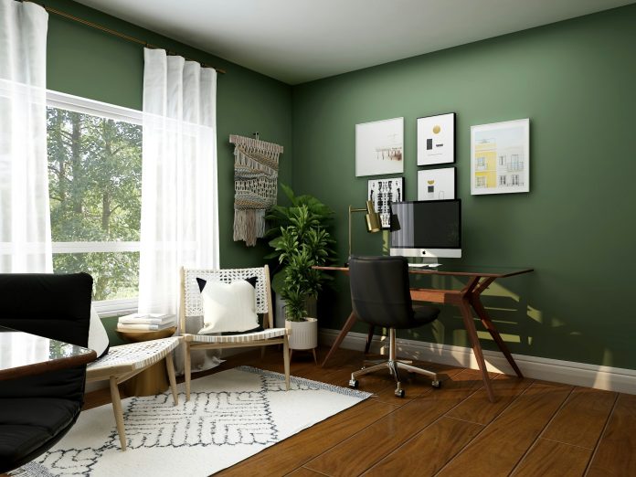 Helles Homeoffice mit grüner Wand, Schreibtisch und großem Fenster