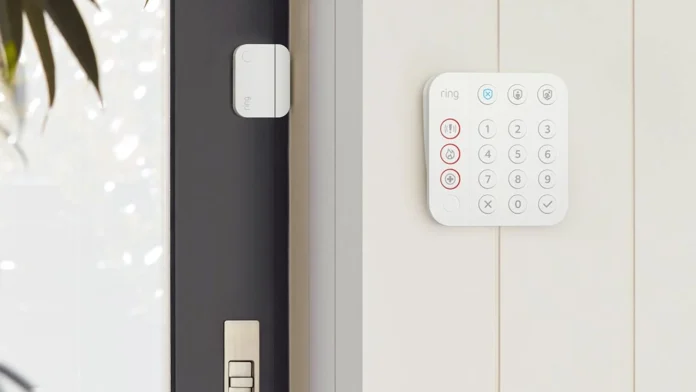 Ring Alarm 2.0 Keypad und Türsensor am Eingangsbereich